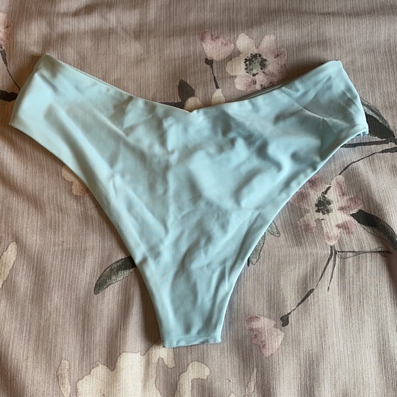 Baiting suit bottoms - Picture 2 of 3